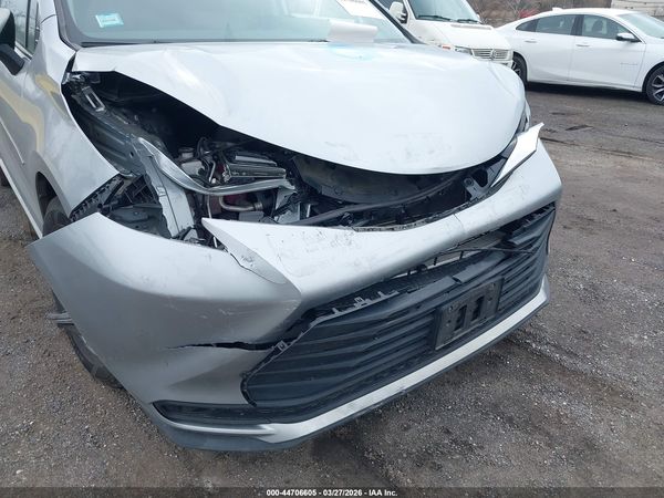 2022 TOYOTA SIENNA LE — I6