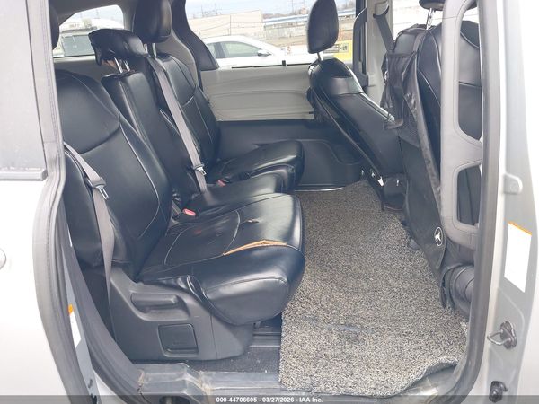2022 TOYOTA SIENNA LE — I8