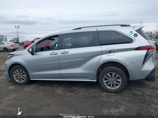 2022 TOYOTA SIENNA LE — I117
