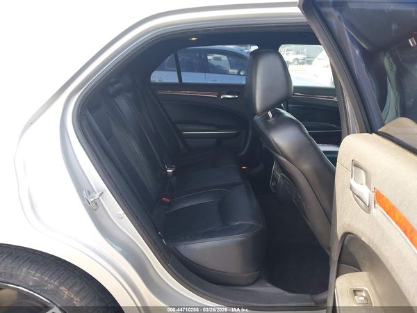 2012 CHRYSLER 300 LIMITED — I8