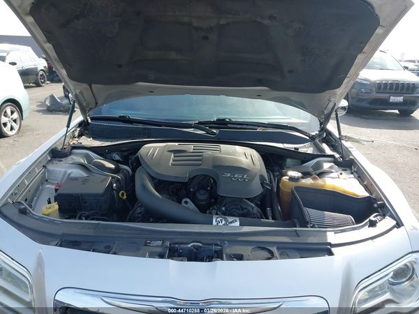 2012 CHRYSLER 300 LIMITED — I10
