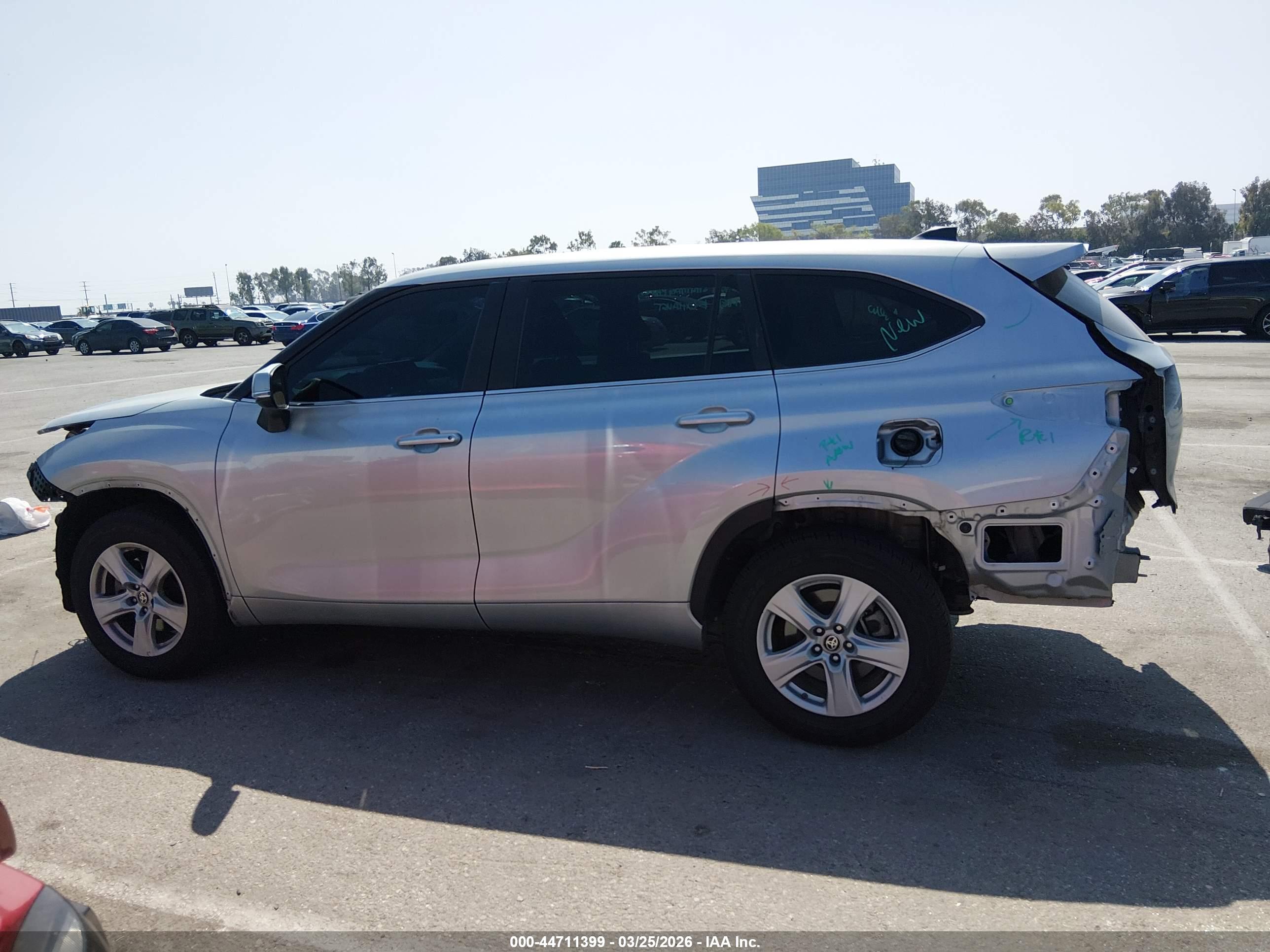 2024 TOYOTA HIGHLANDER LE