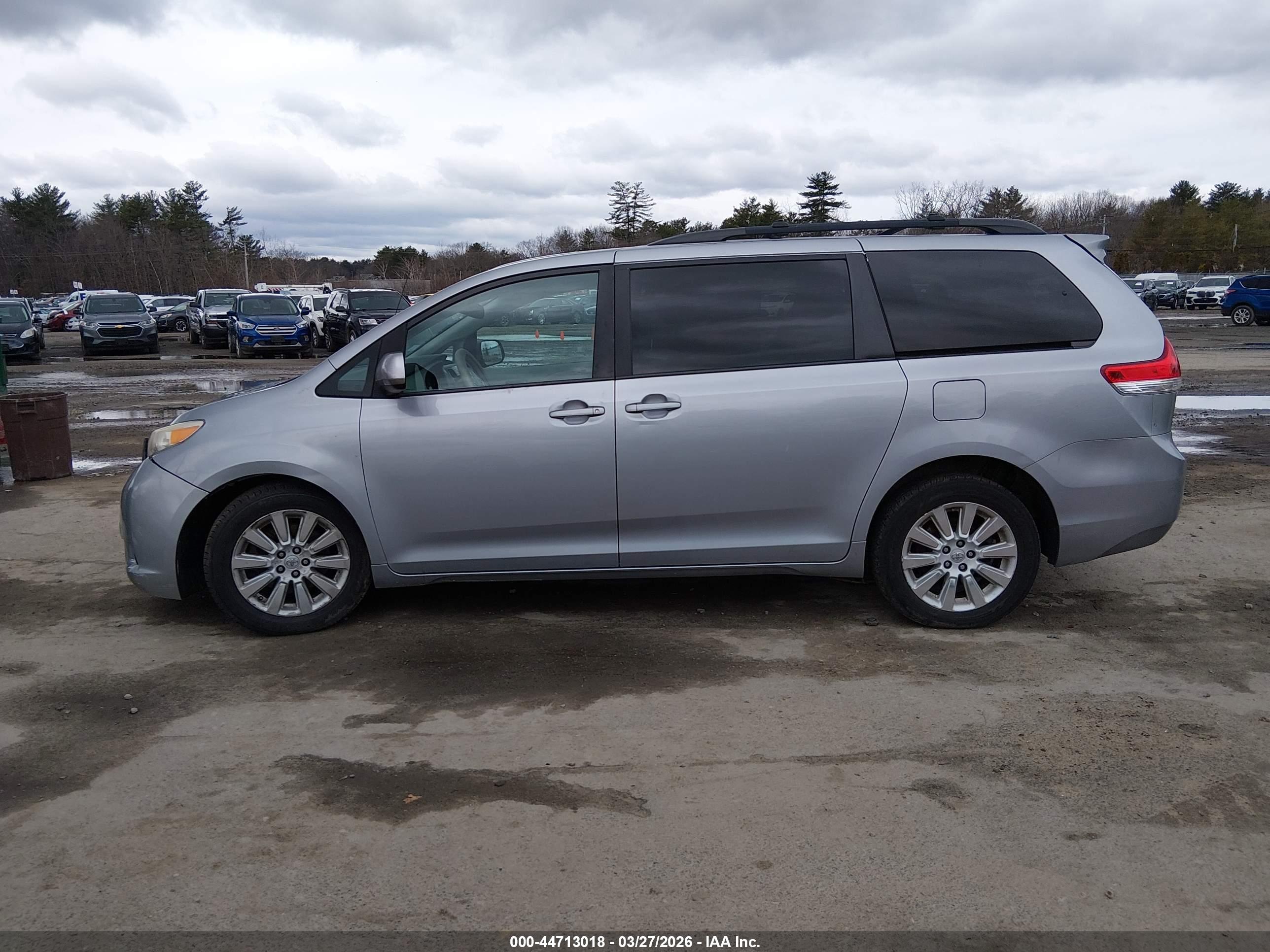 2013 TOYOTA SIENNA XLE 7 PASSENGER