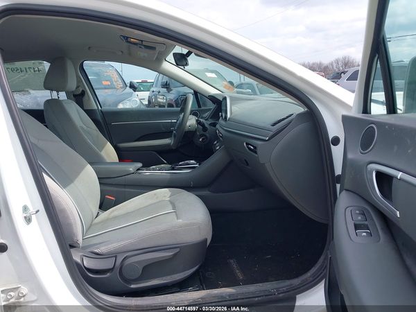 2022 HYUNDAI SONATA SE