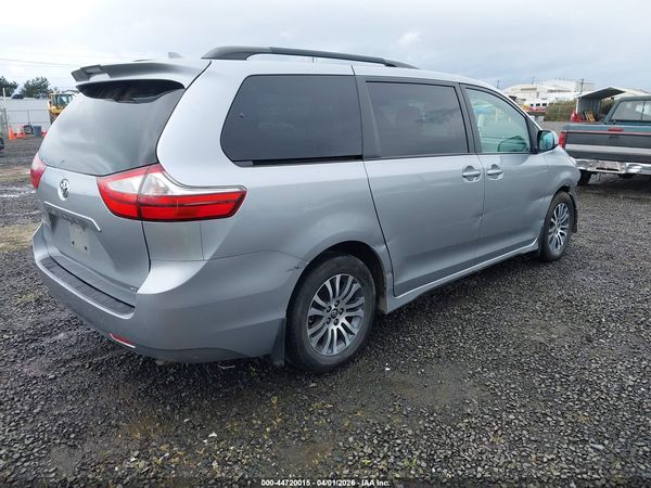 2018 TOYOTA SIENNA XLE PREMIUM 8 PASSENGER — I4