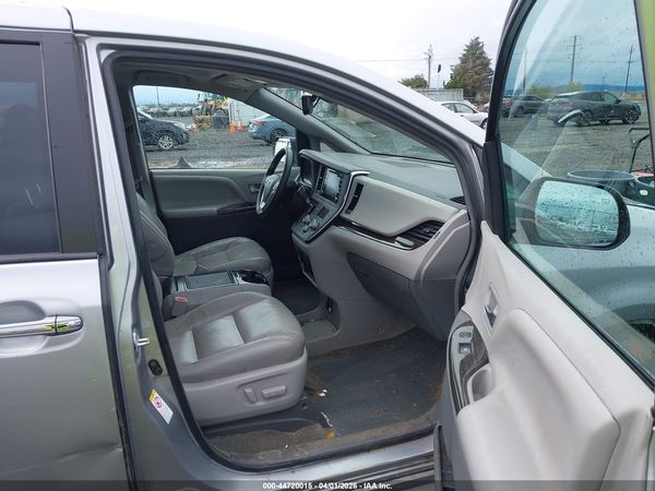 2018 TOYOTA SIENNA XLE PREMIUM 8 PASSENGER — I5