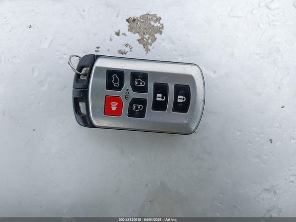 2018 TOYOTA SIENNA XLE PREMIUM 8 PASSENGER — I11