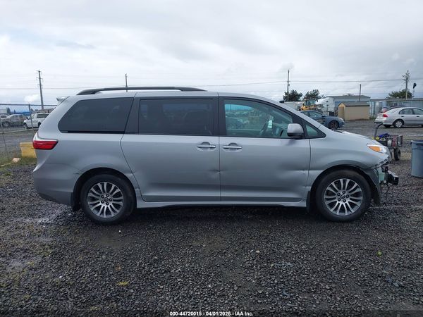 2018 TOYOTA SIENNA XLE PREMIUM 8 PASSENGER — I116