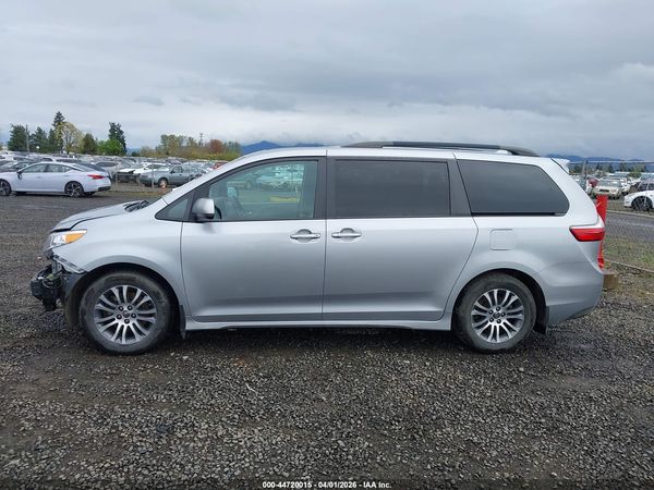 2018 TOYOTA SIENNA XLE PREMIUM 8 PASSENGER — I117