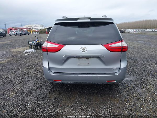 2018 TOYOTA SIENNA XLE PREMIUM 8 PASSENGER — I119