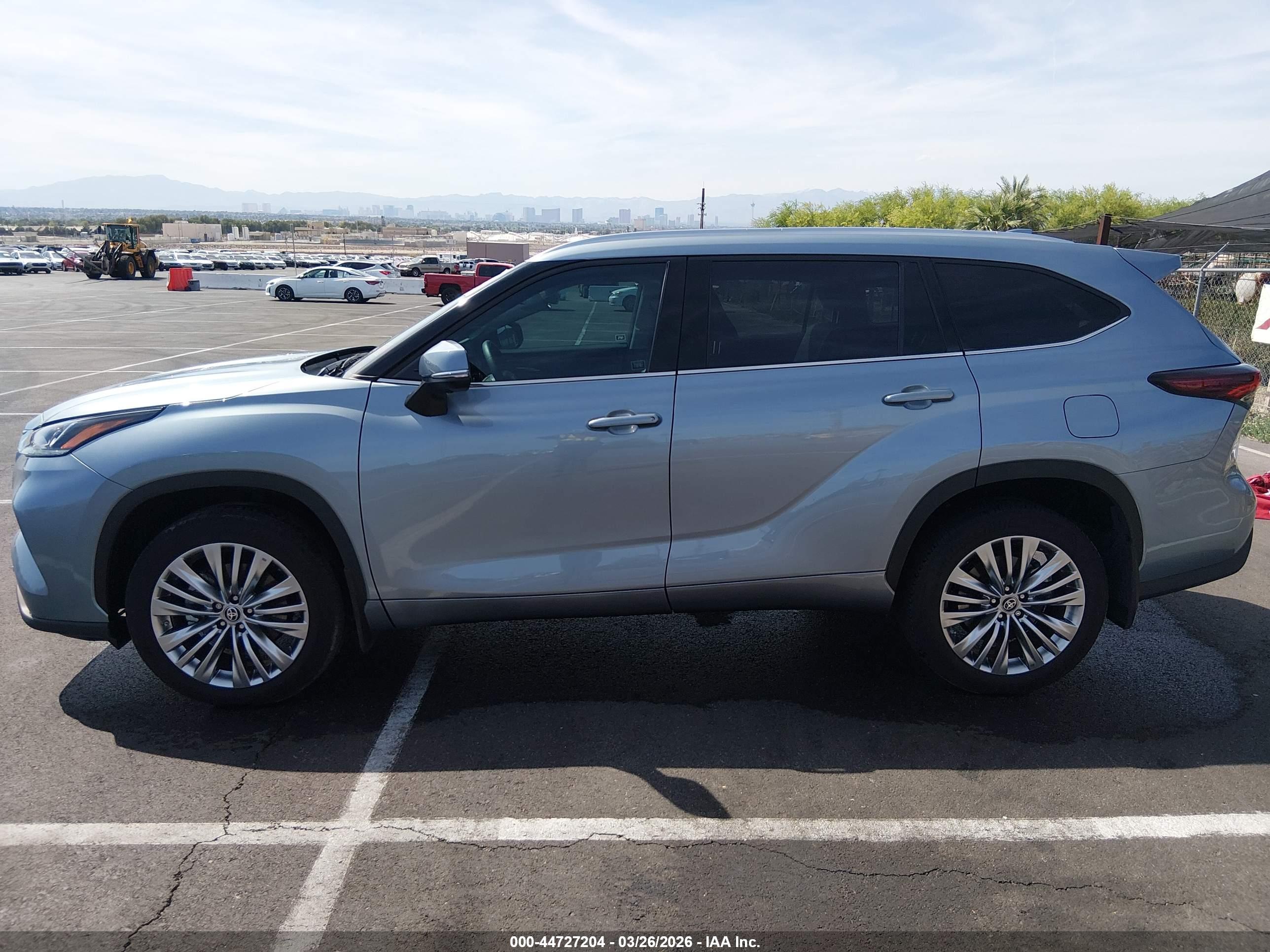 2024 TOYOTA HIGHLANDER PLATINUM