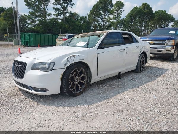 2018 CHRYSLER 300 — I2