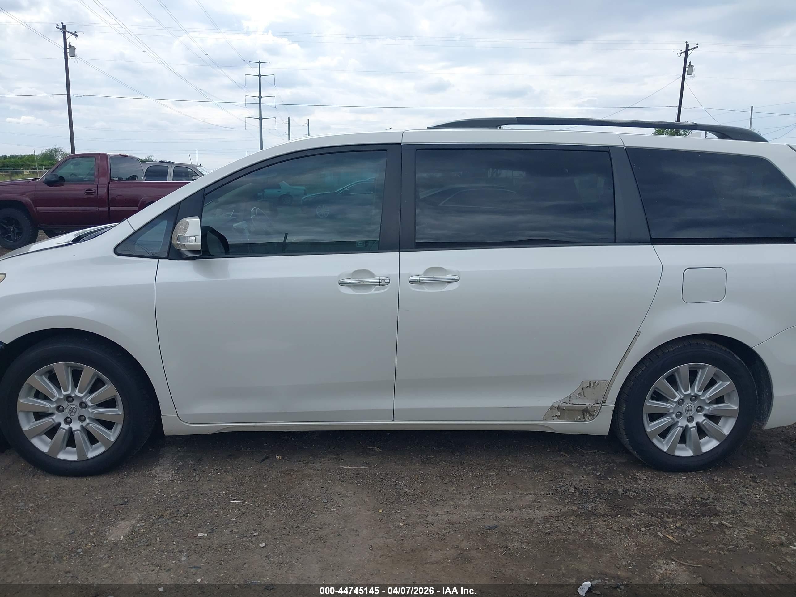 2013 TOYOTA SIENNA LIMITED V6 7 PASSENGER