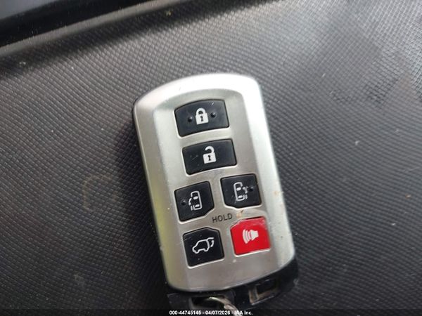 2013 TOYOTA SIENNA LIMITED V6 7 PASSENGER