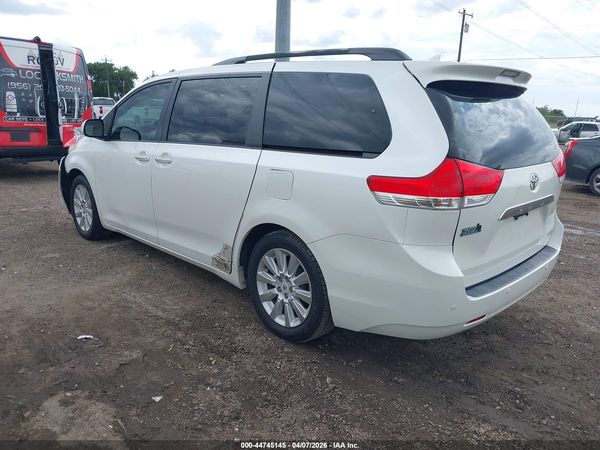 2013 TOYOTA SIENNA LIMITED V6 7 PASSENGER