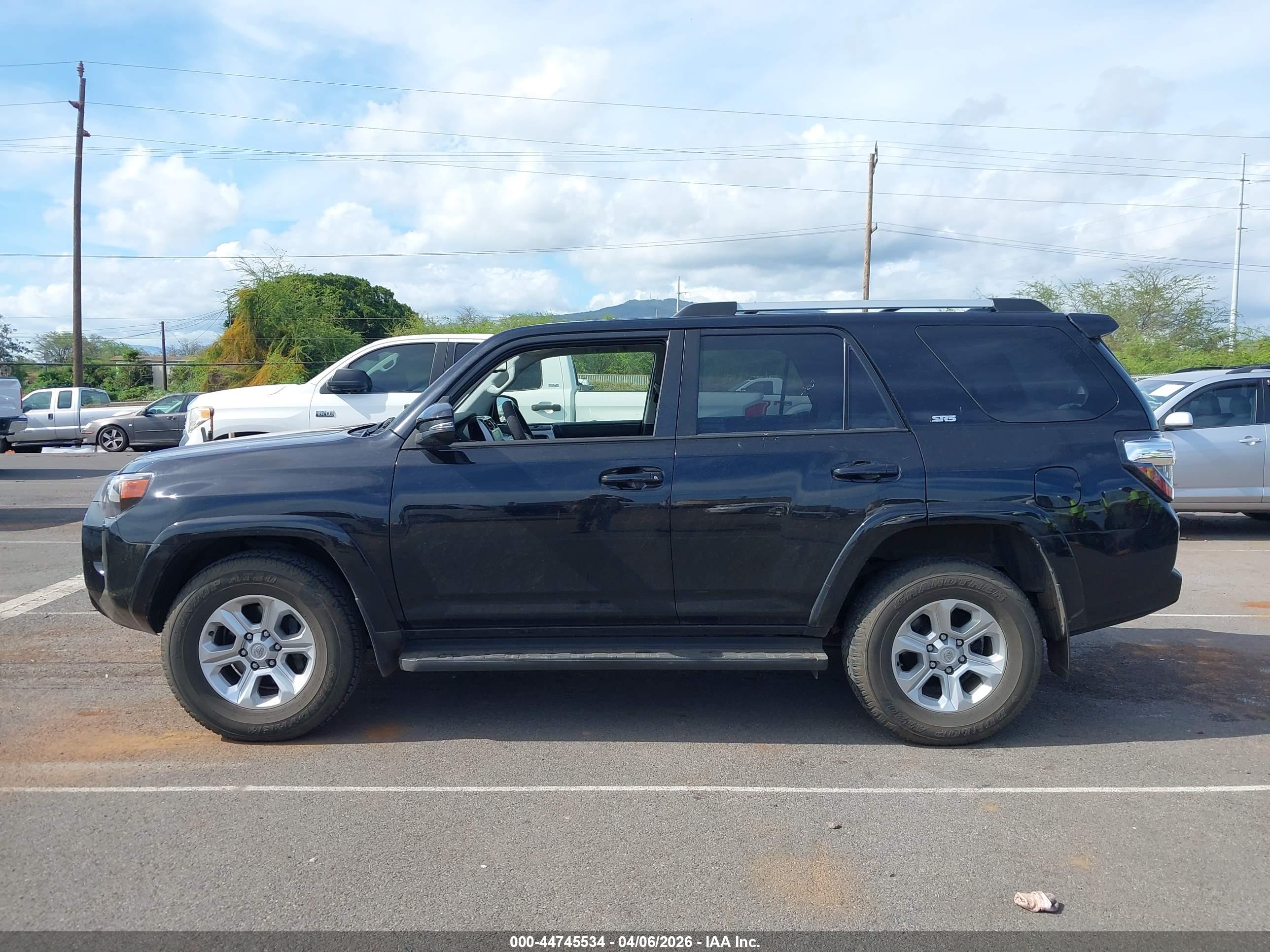 2023 TOYOTA 4RUNNER SR5 Prem