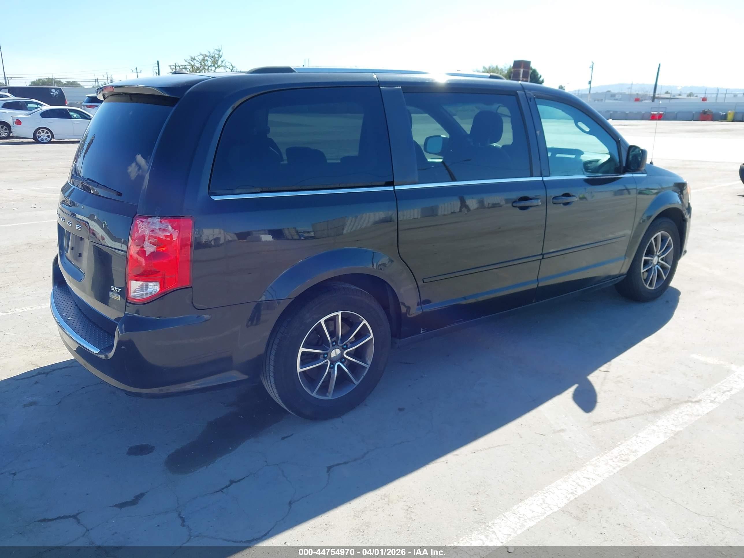 2017 DODGE GRAND CARAVAN SXT — I4