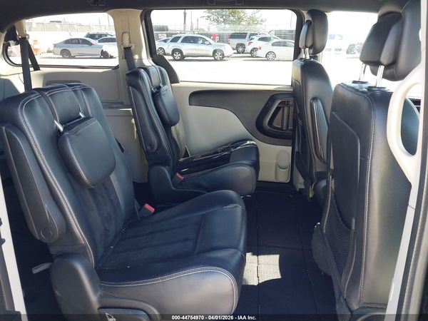 2017 DODGE GRAND CARAVAN SXT — I8