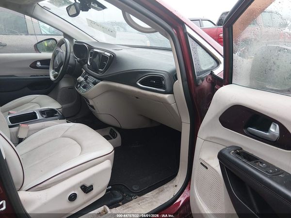 2017 CHRYSLER PACIFICA LIMITED — I5