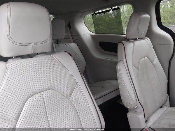 2017 CHRYSLER PACIFICA LIMITED — I8