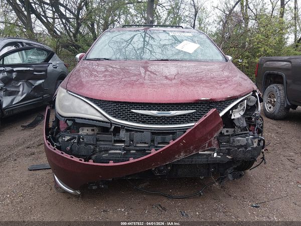 2017 CHRYSLER PACIFICA LIMITED — I115