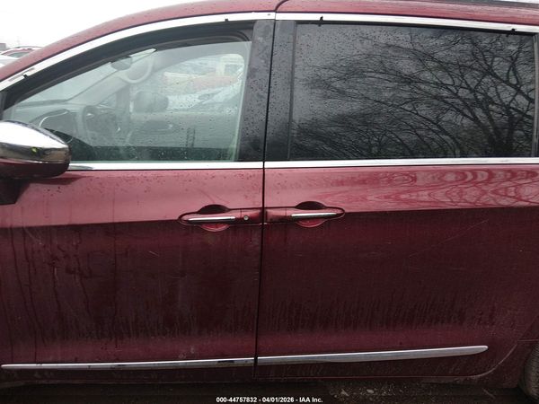 2017 CHRYSLER PACIFICA LIMITED — I117