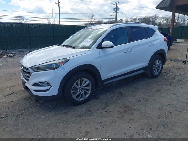 2017 HYUNDAI TUCSON SE