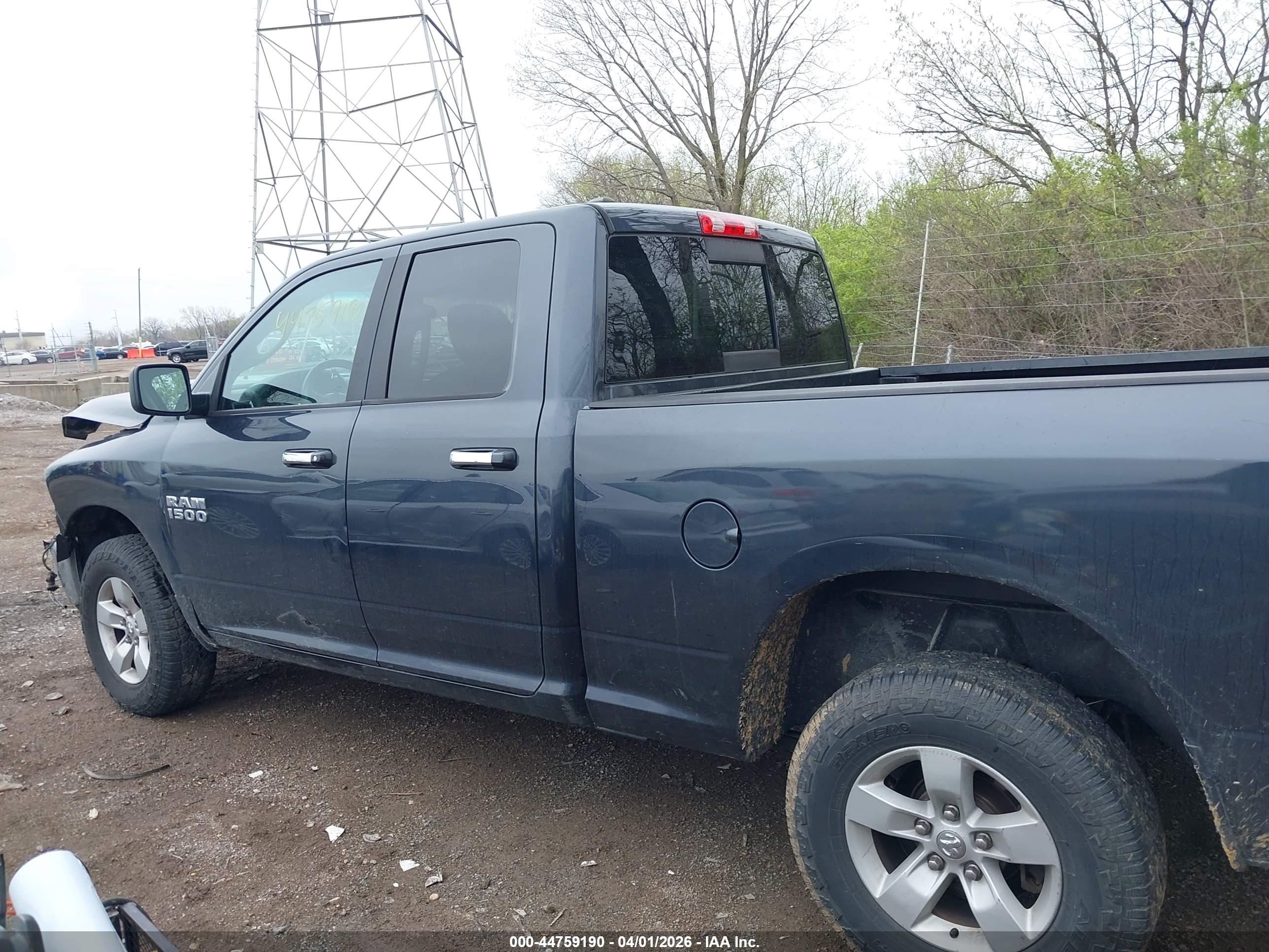 2017 RAM 1500 SLT  4X4 6'4 BOX