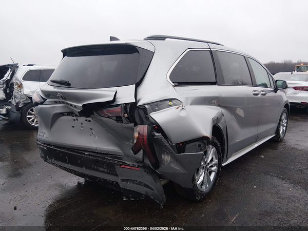 2025 TOYOTA SIENNA XLE