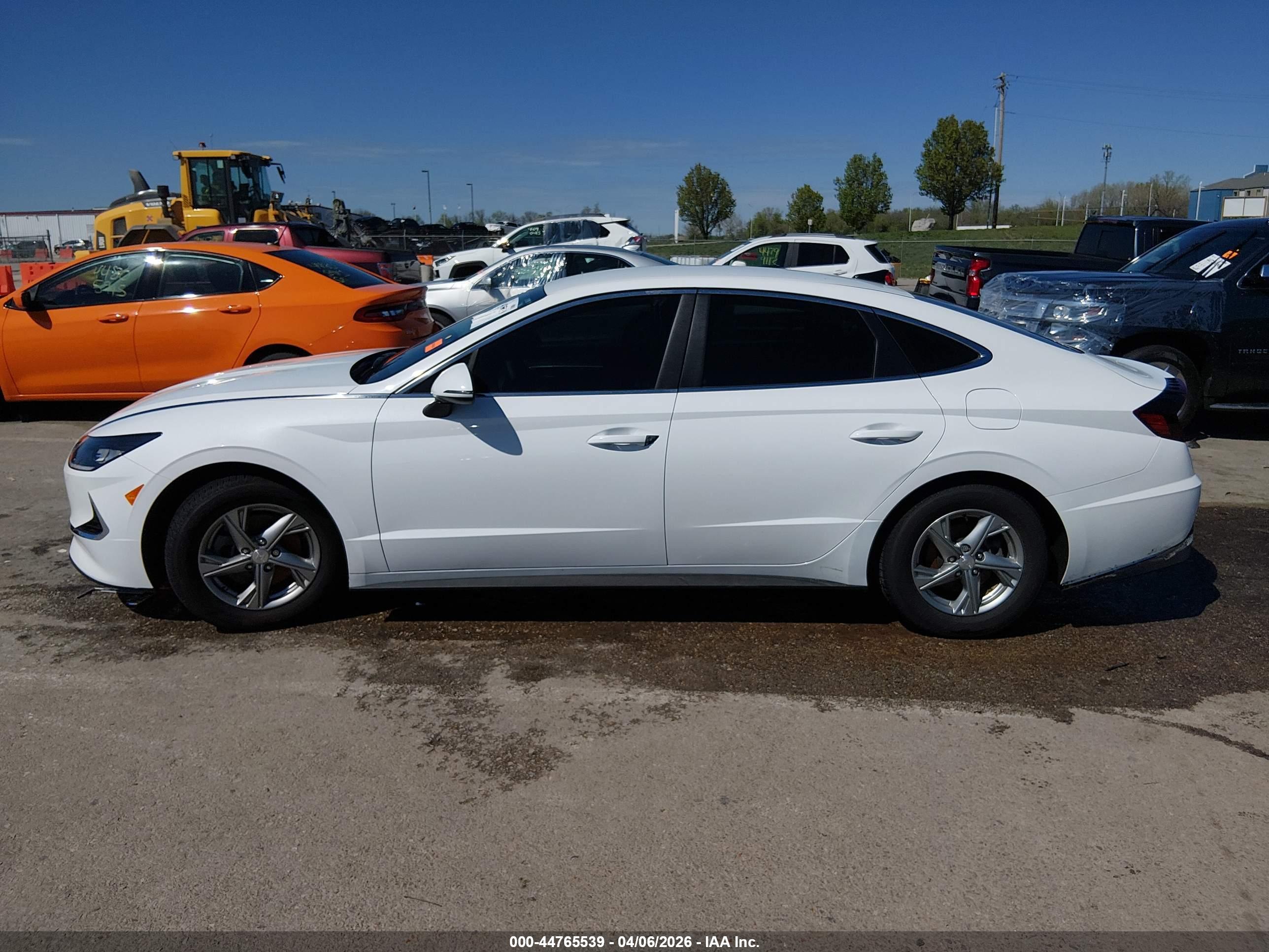 2023 HYUNDAI SONATA SE
