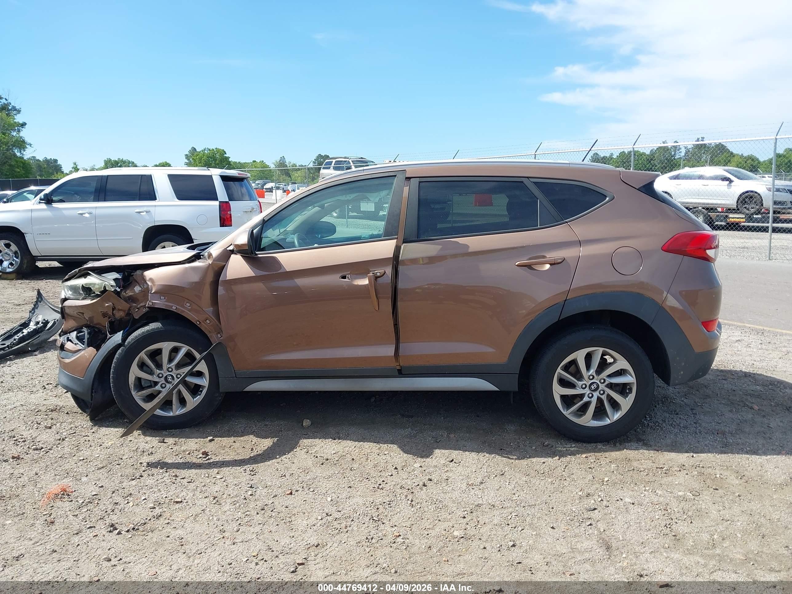 2017 HYUNDAI TUCSON SE