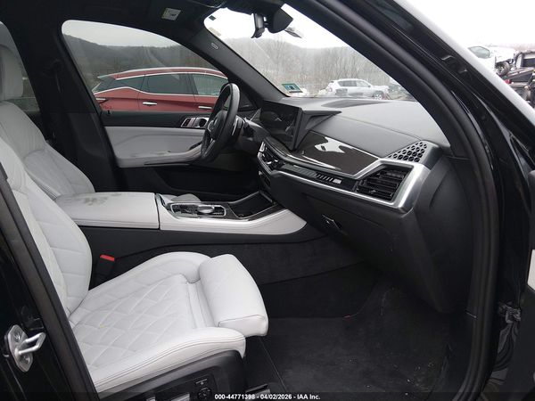 2025 BMW X5 M60I