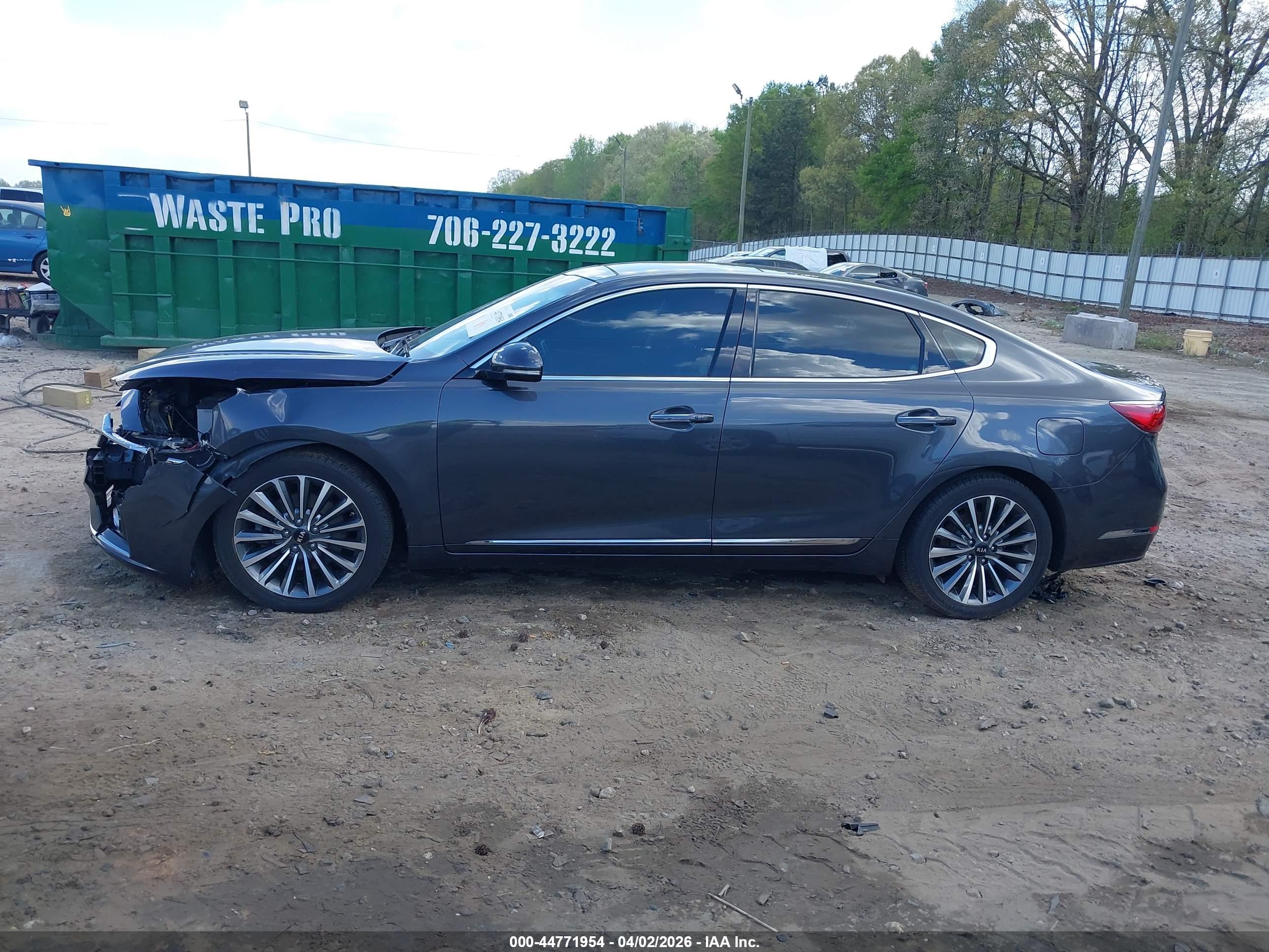 2018 KIA CADENZA PREMIUM