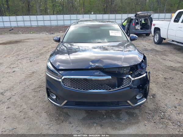 2018 KIA CADENZA PREMIUM