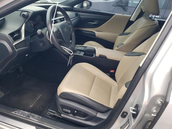 2019 LEXUS ES