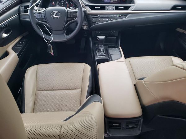 2019 LEXUS ES