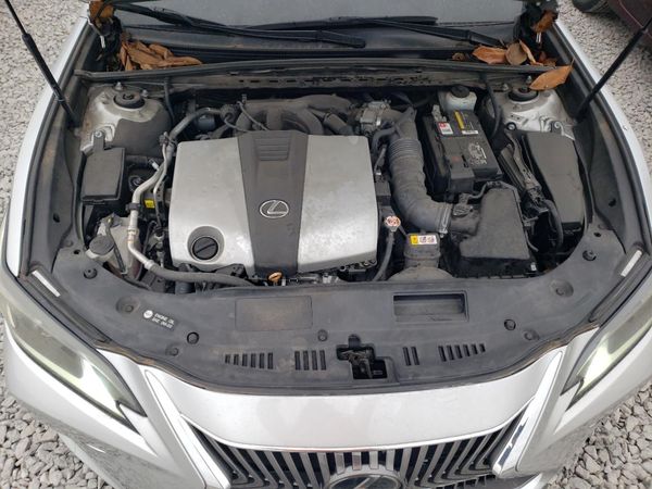 2019 LEXUS ES