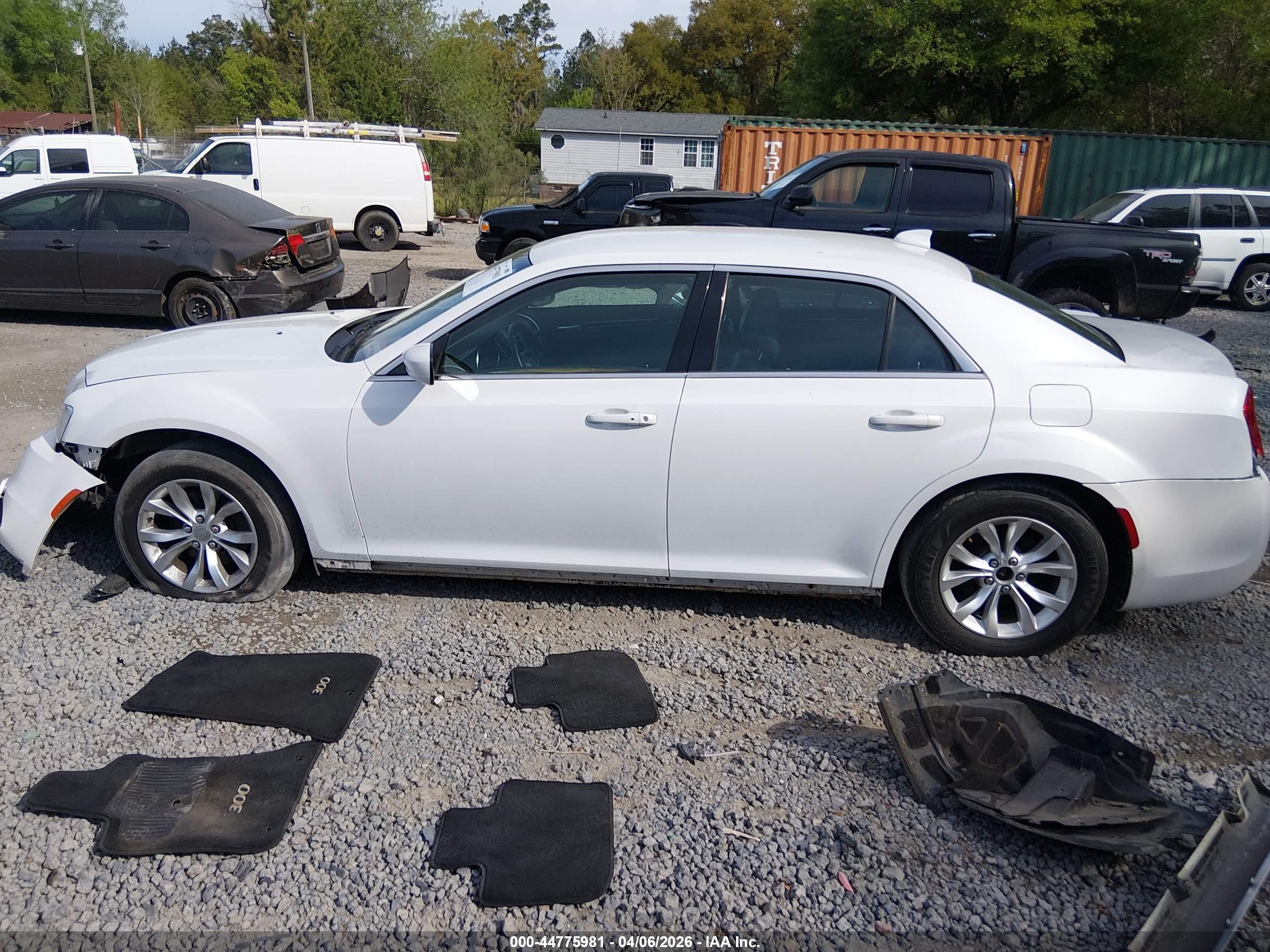 2016 CHRYSLER 300 LIMITED