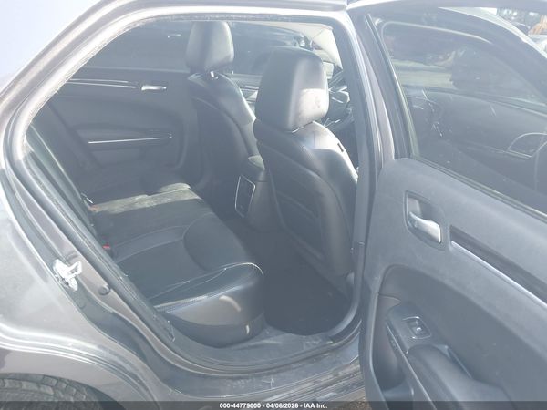 2015 CHRYSLER 300 LIMITED — I8