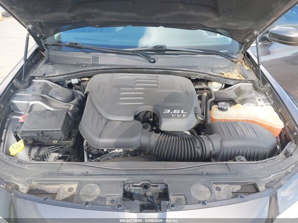 2015 CHRYSLER 300 LIMITED — I10