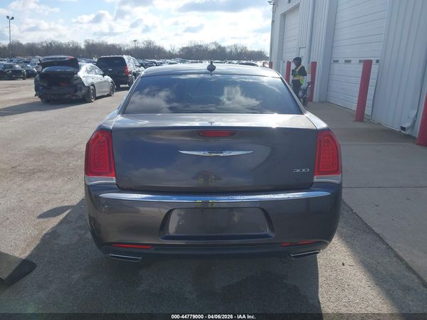 2015 CHRYSLER 300 LIMITED — I119