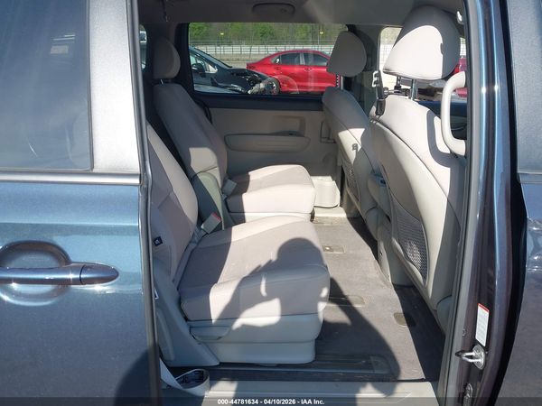 2017 KIA SEDONA LX