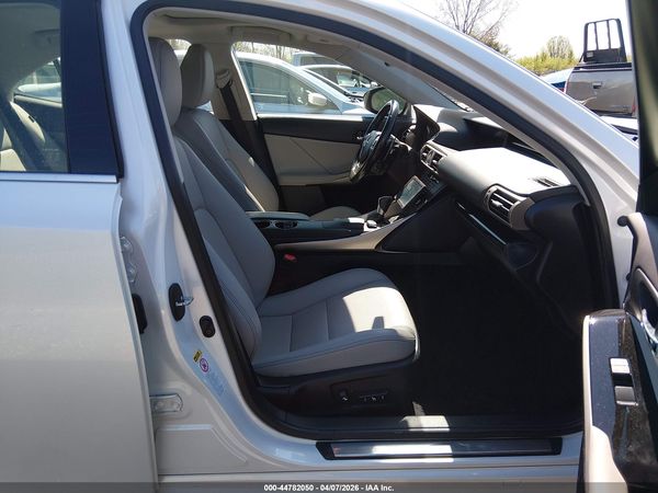 2016 LEXUS IS 300