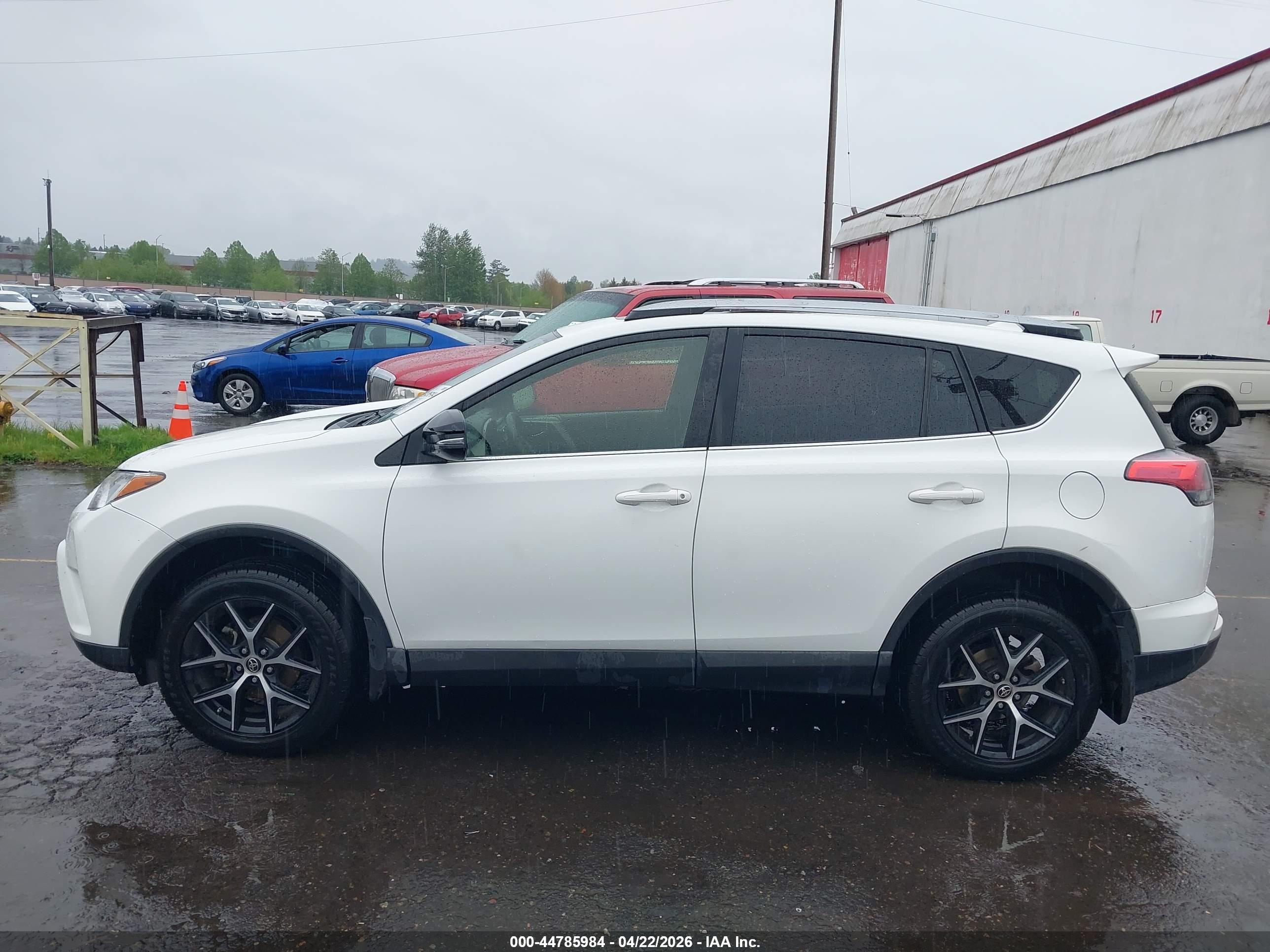 2018 TOYOTA RAV4 SE