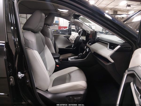 2025 TOYOTA RAV4 LIMITED