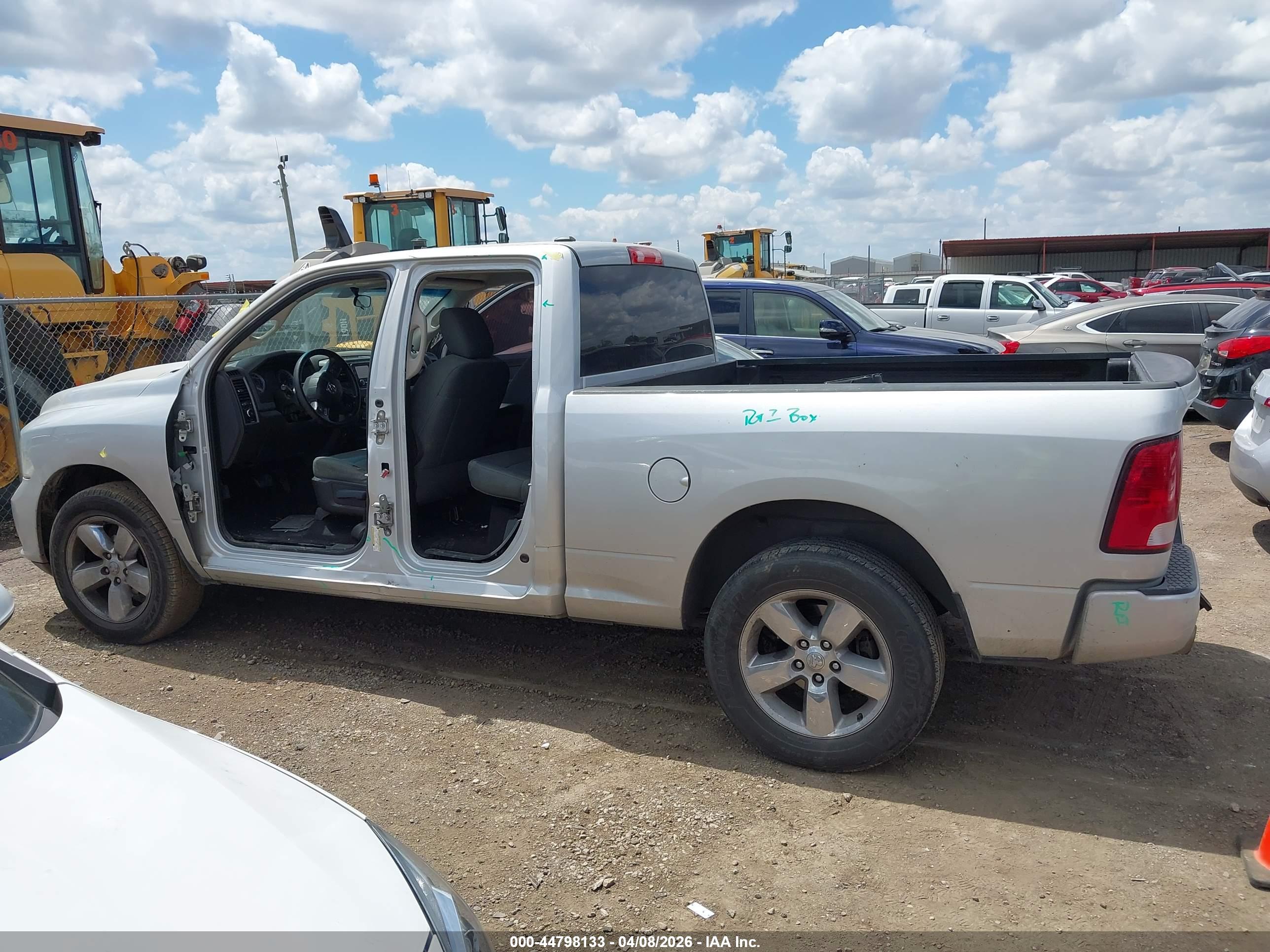2017 RAM 1500 EXPRESS  4X2 6'4 BOX