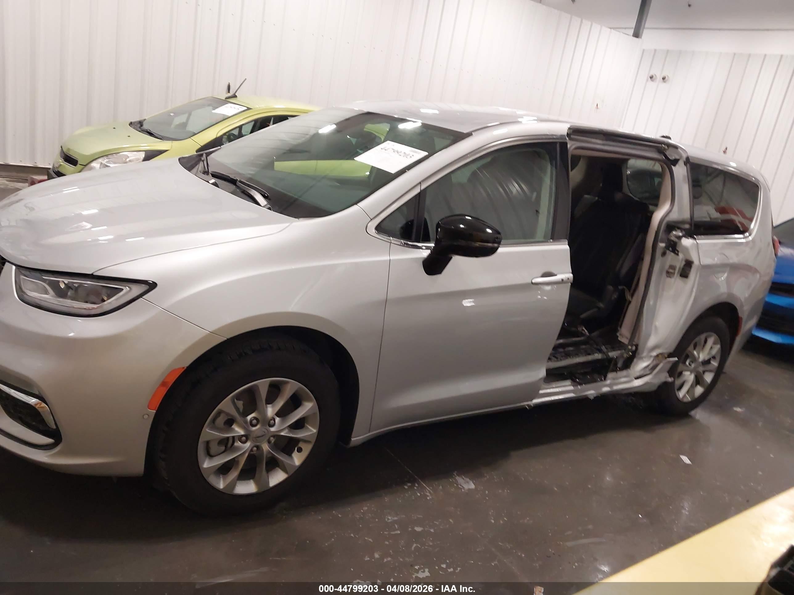 2024 CHRYSLER PACIFICA TOURING L AWD