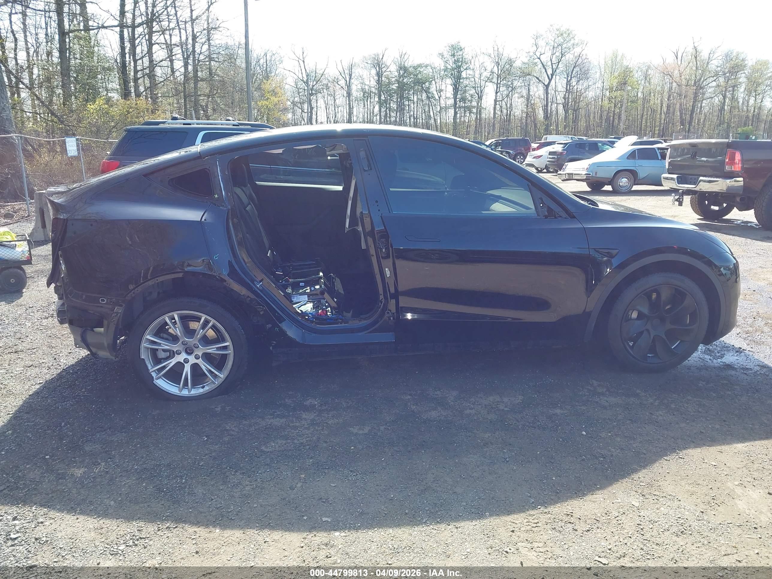 2024 TESLA MODEL Y