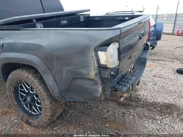 2018 TOYOTA TACOMA SR5 V6