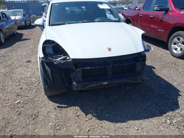 2016 PORSCHE CAYENNE